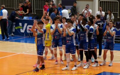 Z nasmehom in pogumom, fantje